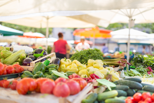 中国の郊外の街には、さまざまな水果や野菜があります。