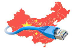 青いイーサネット ケーブルが中国の地図に接続されています。