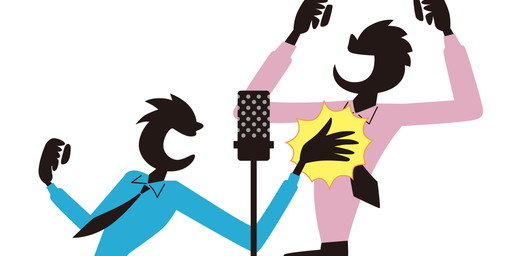 中国から来た 2 人のビジネスマンがマイクを持って話し合っています。
