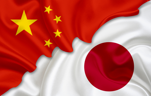 白い背景に中国の国旗。