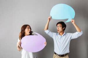 説明:中国出身の男性と女性の会話。