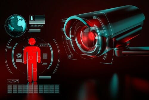 中国の監視カメラを持った人の画像。