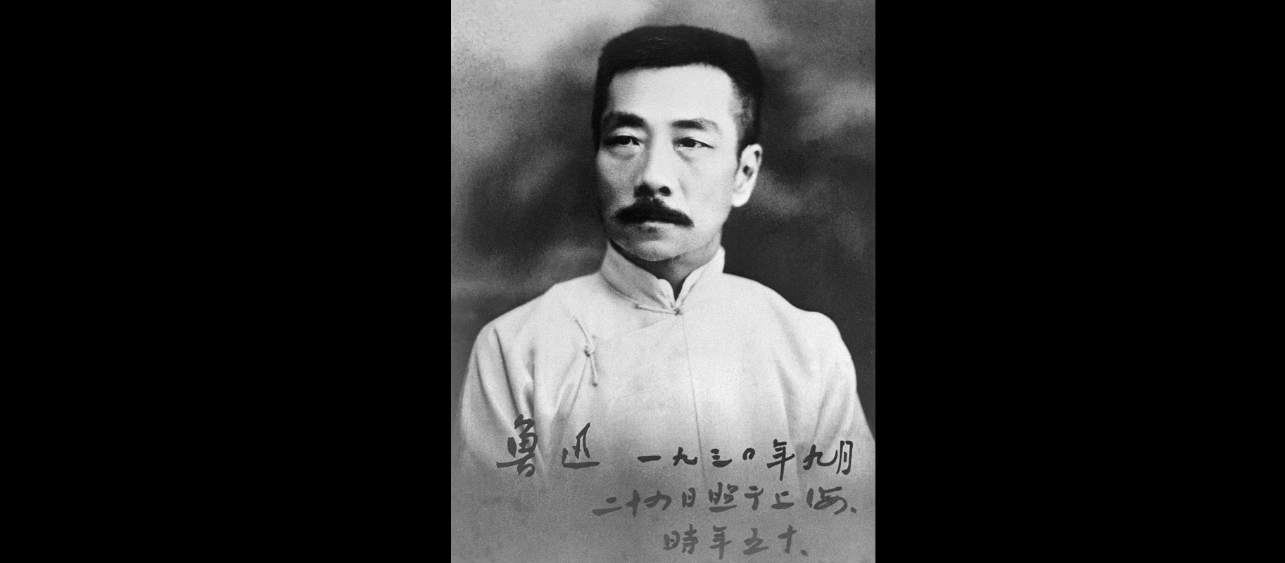 中国にある口ひげを生やした男性の古い写真。