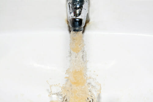 水が出てくる蛇口。