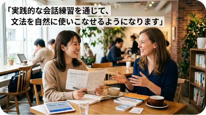 カフェでノートパソコンを使ってオンラインで中国語レッスンを受けている東アジア人の学習者