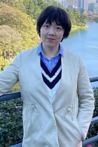 卓  越 先生