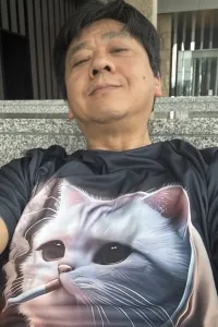 何 忠 先生